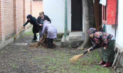 Субботник на избирательном участке № 10 ГДК г. Карабулак.