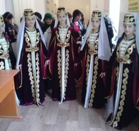 Воспитанники ДК с.п. Плиево приняли участие в школьной осенней ярмарке