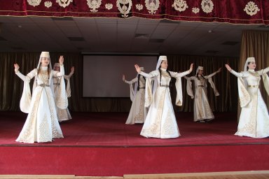 "Танец сквозь века..."