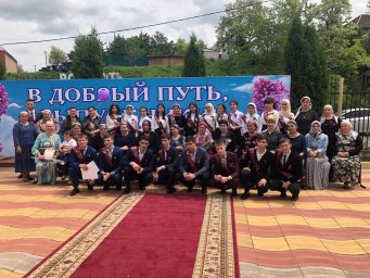 Артисты Дома культуры  с.п. Пседах  устроили праздник выпускникам