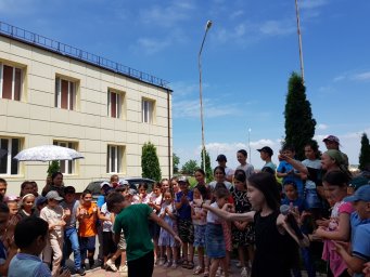 Маленькие артисты ДК с.п. Кантышево выступили для ровесников