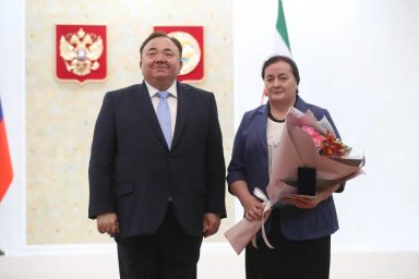 ​Орден «За заслуги» вручен руководителю творческой мастерской войлочного ковроделия «Истинг»
