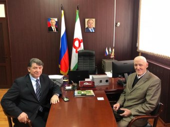 Поздравление С.А. Мерешкова министром культуры Т. Дзейтовым
