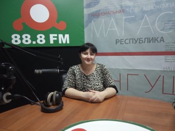 Худрук ДК с.п. Сурхахи А.КУриева  выступила в радиоэфире