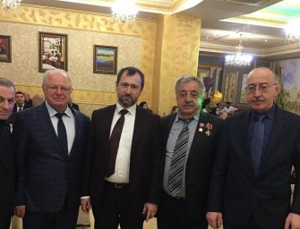 М. Базоркин поздравил с 70-летием заслуженного артиста РФ Магомедтагира Курачева
