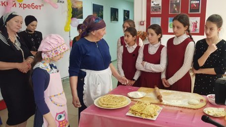 В ДК Зязиков-Юрт прошли мастер-классы по русской и ингушской национальным кухням.