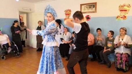 Творческий коллектив РДК Сунженского района посетил Детский Дом-интернат, находящийся в с.п. Троицкое