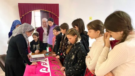 Подрастающее поколение Ингушетии осваивает технологию изготовления старинных ковров