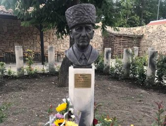 В Болгарии установлен бюст И.Базоркину.