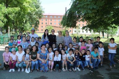 Артисты КДЦ г. Малгобек на закрытии пришкольного лагеря
