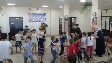 Выездной концерт в пришкольные детские лагеря.