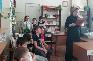 Музыкально-поэтическая композиция «Этих дней не смолкнет слава!»  в СДК с.п. Пседах.