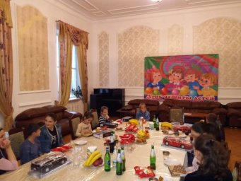 ​Праздничное застолье в честь Международного дня защиты детей