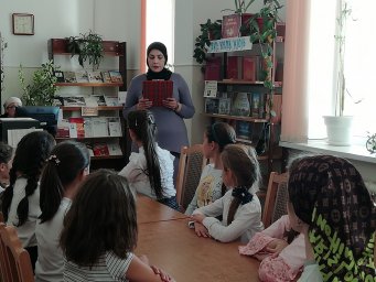 В ДК с.п. Пседах состоялся  Познавательный час «Прикоснись сердцем к театру»