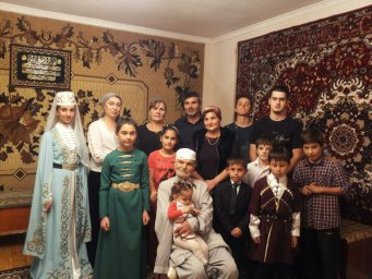 Коллектив ДК с.п.Алхасты провел благотворительную акцию ко Дню пожилого человека