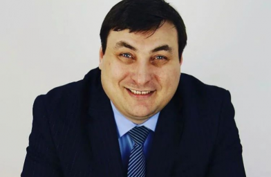 Директор ГКУ «РДНТ». А.А.Эсмурзиев поздравил с Новым годом