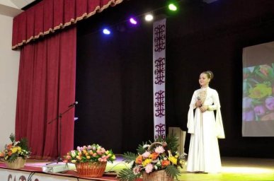 Дом культуры с.п. Сурхахи поздравил местных жительниц с 8 марта