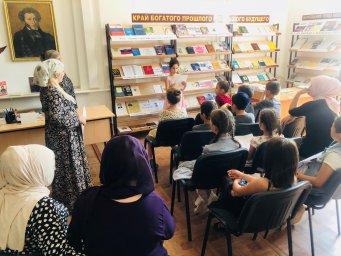 В ДК с.п. Троицкое отпраздновали День флага РФ.