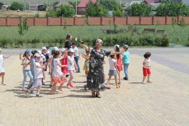 Артисты КДЦ г. Малгобек на открытии пришкольных лагерей