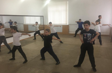 Детский хореографический ансамбль "Баш-лоам" репетирует