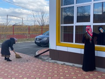 ​Коллектив РДНТ вышел на субботник с хорошим настроением
