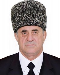 Директор РДНТ А.А.Эсмурзиев поздравил Х.А. Накостоева с назначением на должность Председателя Союза писателей РИ
