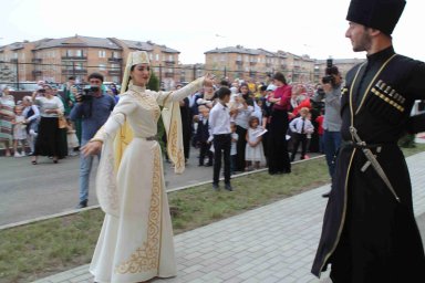 Работники КДЦ г.Малгобек приняли участие в подготовке и открытии школы №16.
