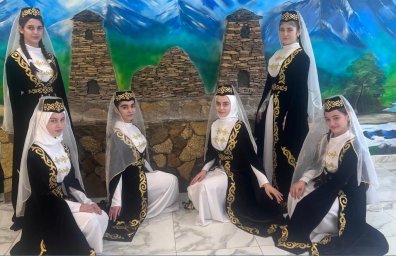 Юные артисты театра «Сийг» покорили зрителей яркими выступлениями