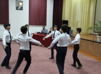 Ансамбль "Таргим" выступил на встрече с Алексеем Булдаковым