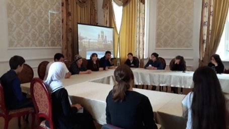 В Сунженском ДК состоялась беседа «Город над вольной Невой»