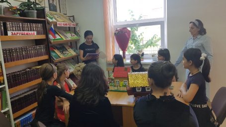 В ДК с.п. Сурхахи  состоялась беседа с кружковцами "Ингушский флаг-флаг Родины моей"