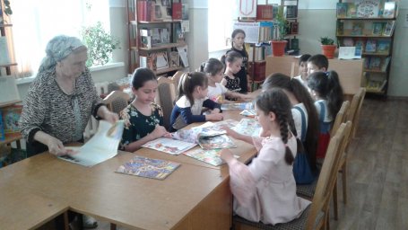 В СДК с.п. Пседах для юных читателей проведена беседа «Твоя любимая книга».