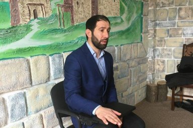 Илез Матиев рассказал слушателям о правилах ингушского застольного этикета