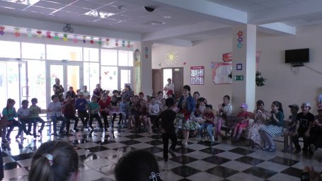 Концерт для отдыхающих в детском лагере