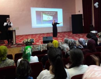 В ДК Назрановского района ко Дню флага Ингушетии  прошел праздничный концерт