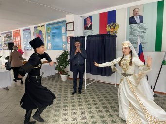 Артисты КДЦ г. Малгобек  выступили на избирательных участках города