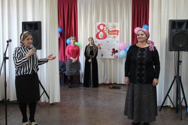 Солистки КДЦ г. Малгобек исполнили  композиции, посвящённые прекрасным виновницам торжества.