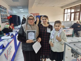 ​Юные вокалистки Дома культуры Средних Ачалуков порадовали своим талантом участников избирательного процесса