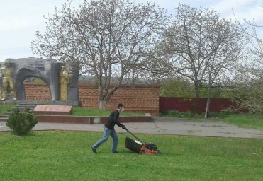 ​Работники ДК с.п. Нестеровское провели субботник