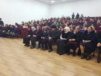 Работники ДК с.п. собрали зрителей на спектакль