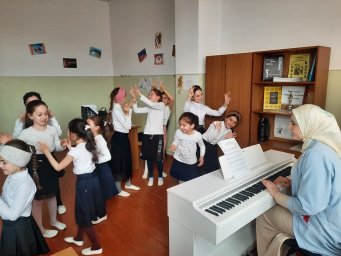 ​Музыкально развлекательная программа ко Дню смеха, в Доме культуры с.п.Пседах.