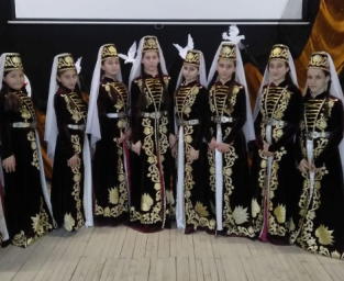 Худрук РДНТ А.Абдурзакова оказывает методпомощь КДУ