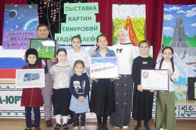 Работники​ Долаковского ДК провели персональную выставку своей коллеги