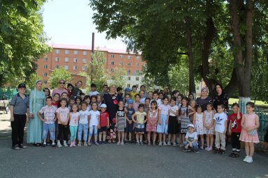 Солисты КДЦ г. Малгобек организовали для детей концерт