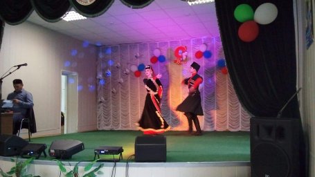 Ася Абдурзакова вместе с артистами провела в Джейрахе концерт ко Дню пограничника