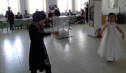 Коллективы художественной самодеятельности ДК с.п.Пседах выступили на избирательных участках