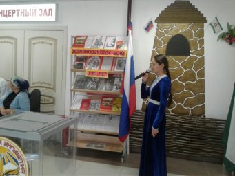 Вокалисты ДК с.п. Яндаре  выступили перед избирателями села