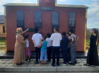​В Доме культуры с.п. Яндаре прошел час истории «22 июня, ровно в четыре часа...»